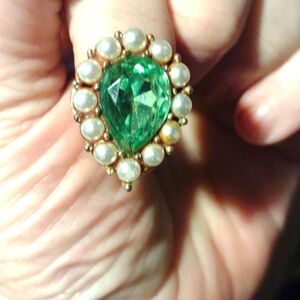 Faux Adjustible Emerald & Pearl Ring